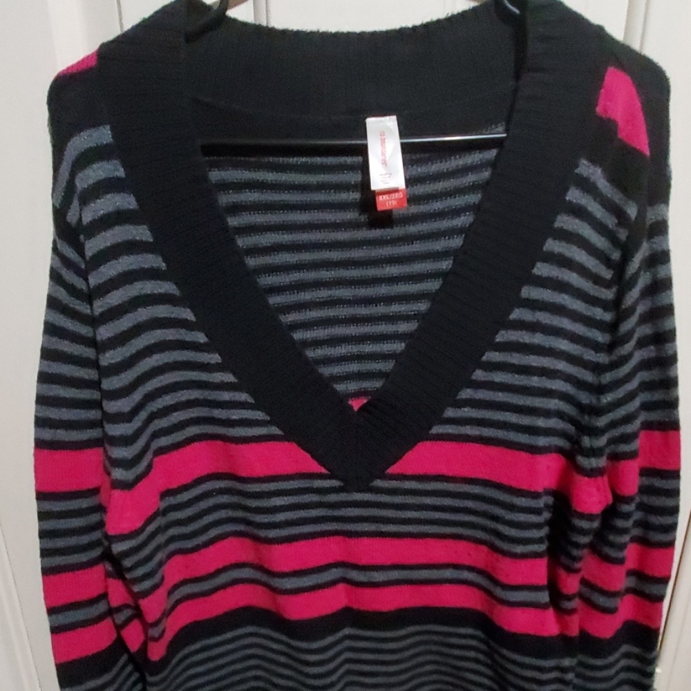 Sweater - Picture 3 of 4